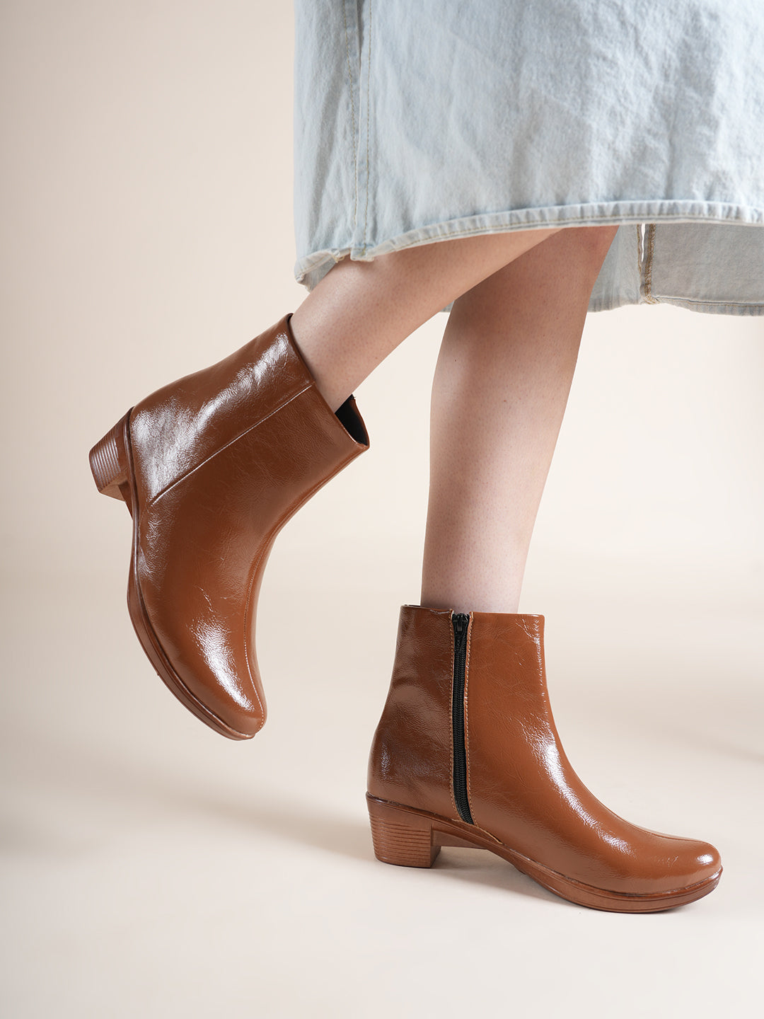 Women Black Glossy Textured Low Heel Ankle Boots